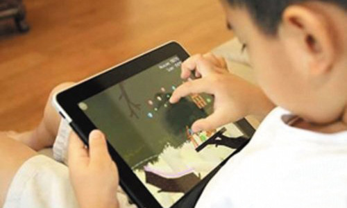 小孩暑假愛玩手機、ipads